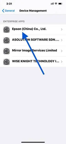 Daftar Device Management dengan empat profil developer aplikasi enterprise, yang pertama disorot