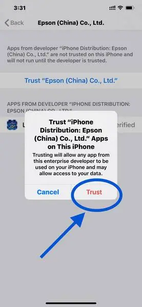 Pop-up yang meminta persetujuan mempercayai aplikasi developer enterprise, memperingatkan aplikasinya bisa mengakses data kamu, dengan Trust dilingkari